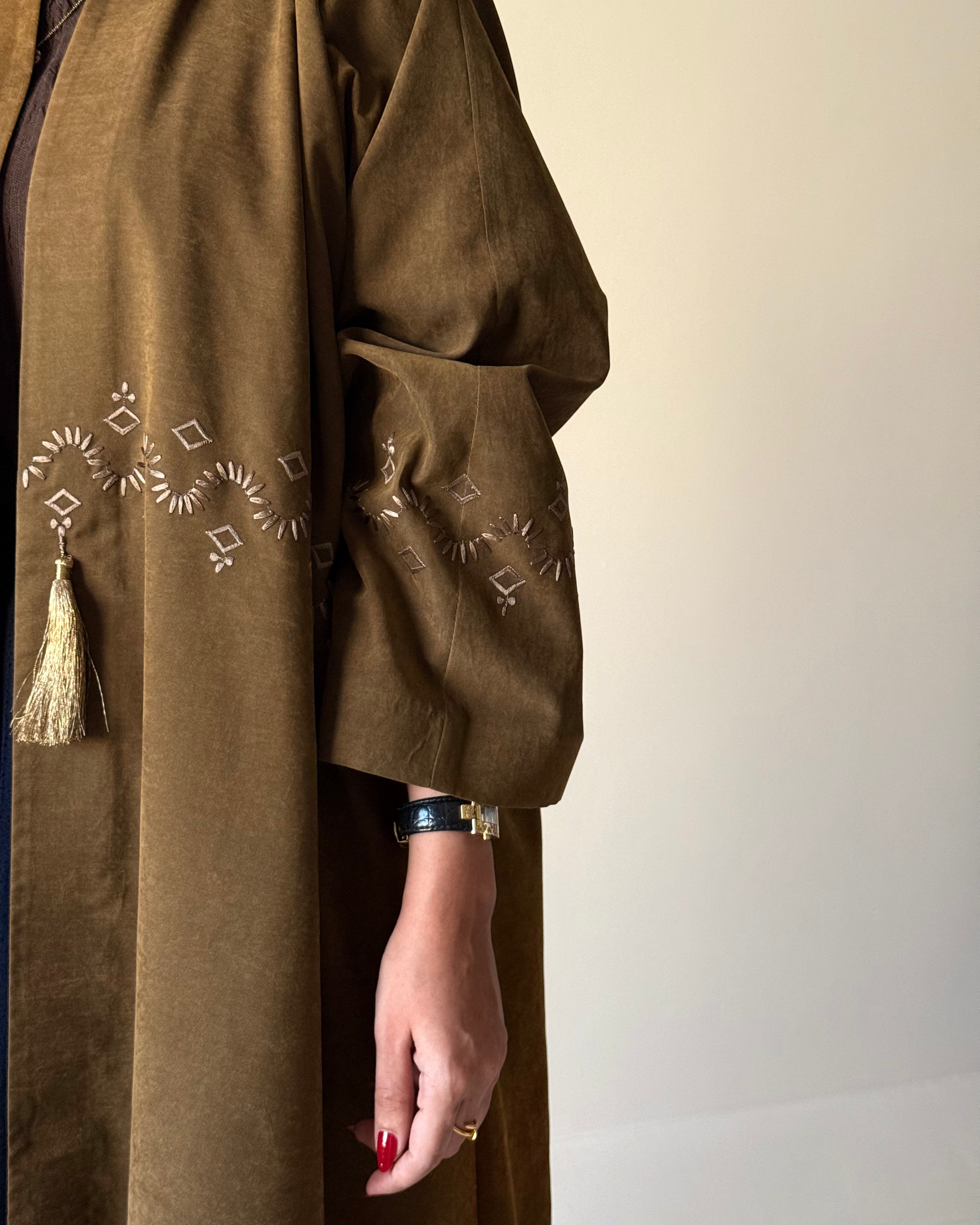 Silk chamois half bisht abaya with embroidery