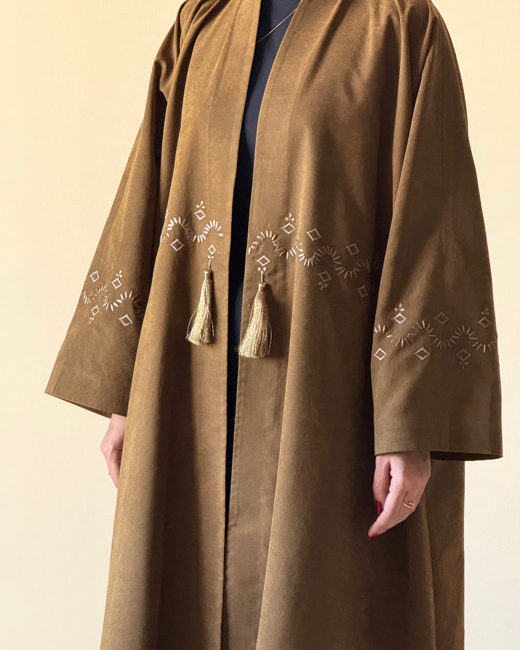 Silk chamois half bisht abaya with embroidery