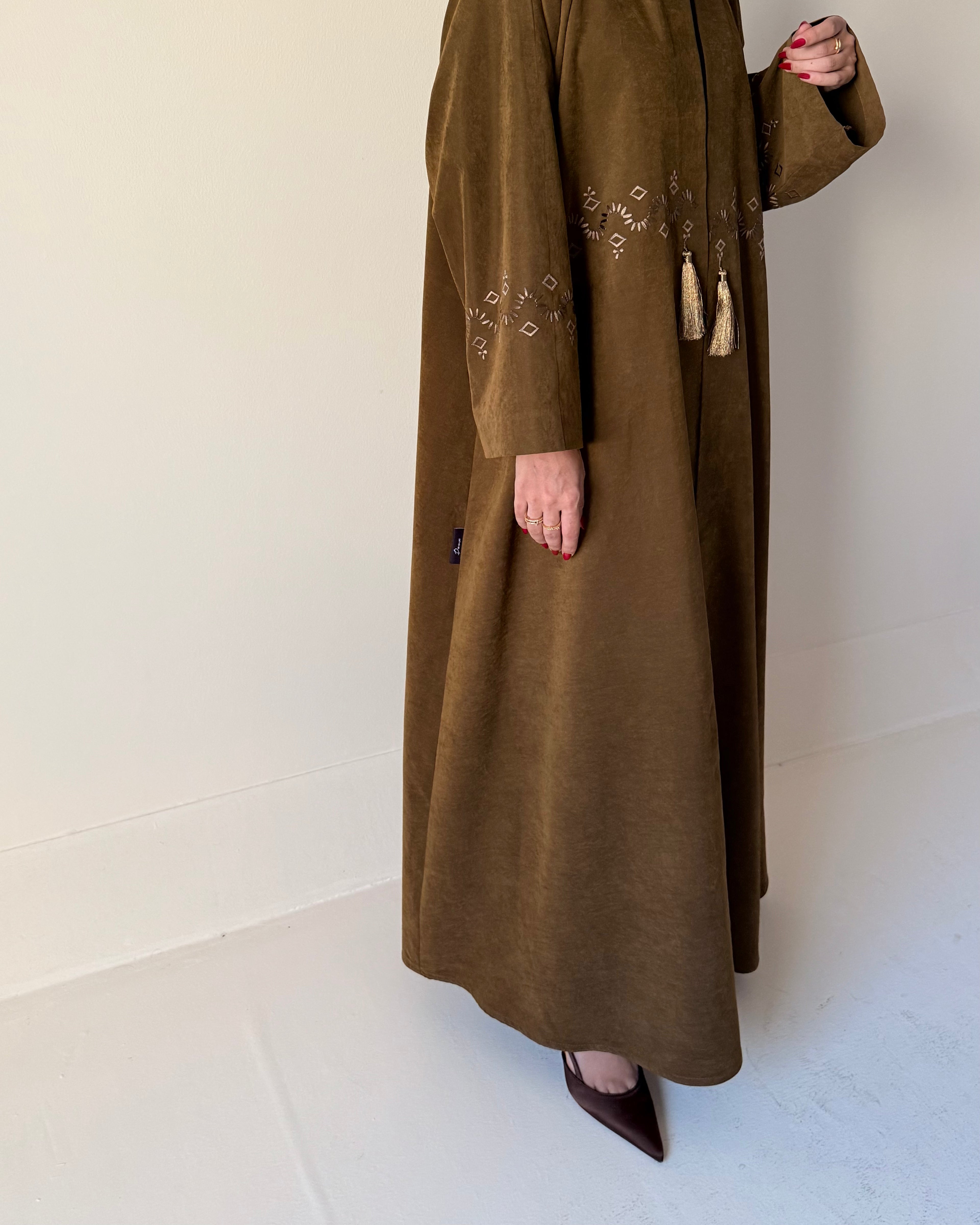 Silk chamois half bisht abaya with embroidery