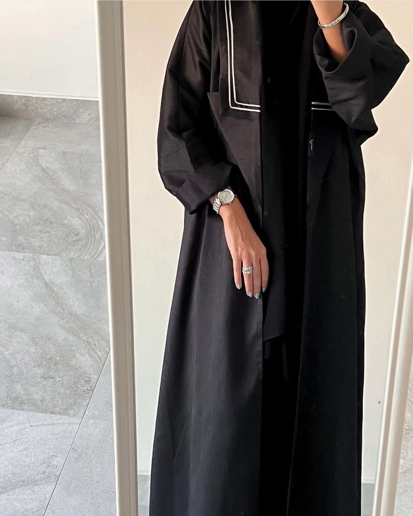 The double collar abaya in silk