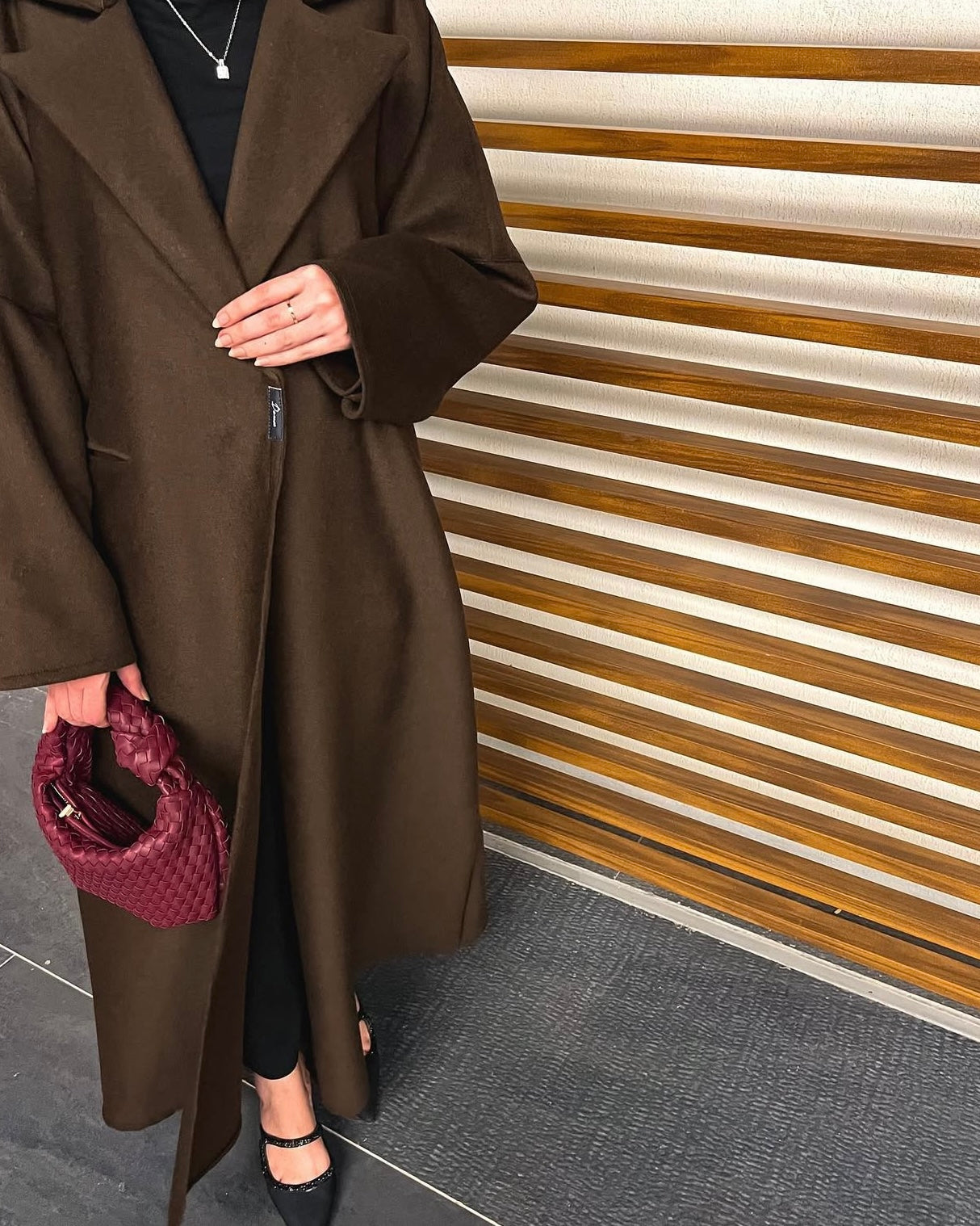 Woolen fabric oversized abaya with collar