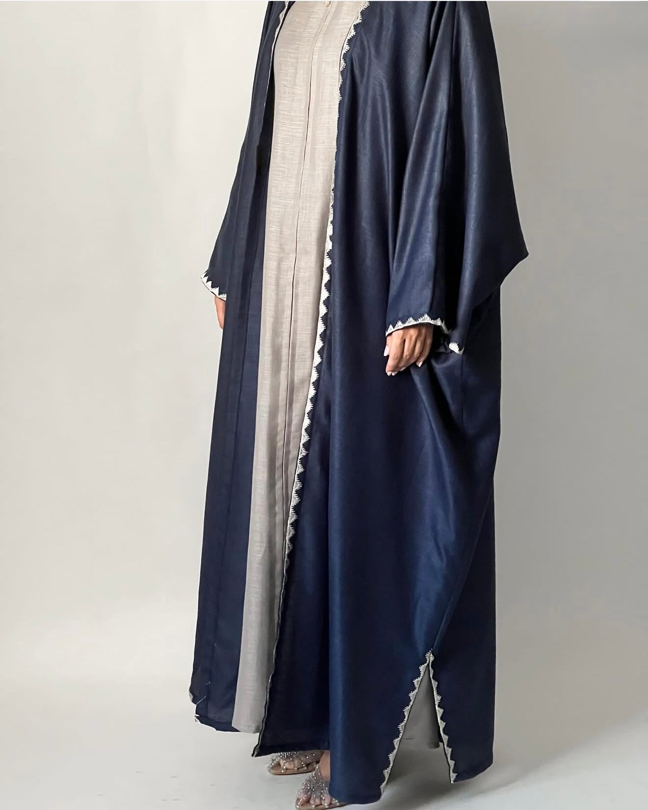 Triangles linen abaya in half bisht