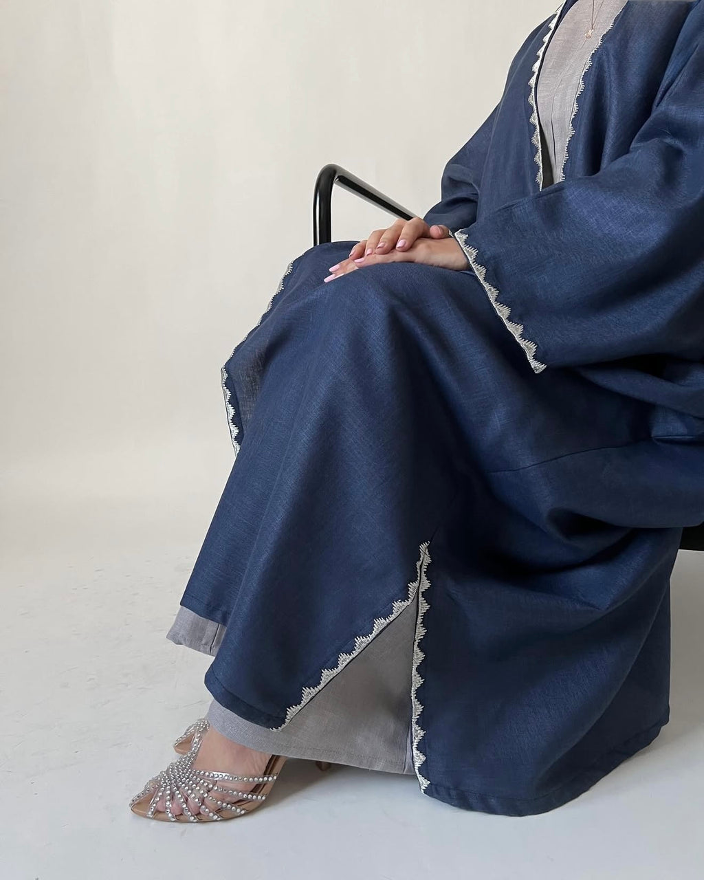 Triangles linen abaya in half bisht