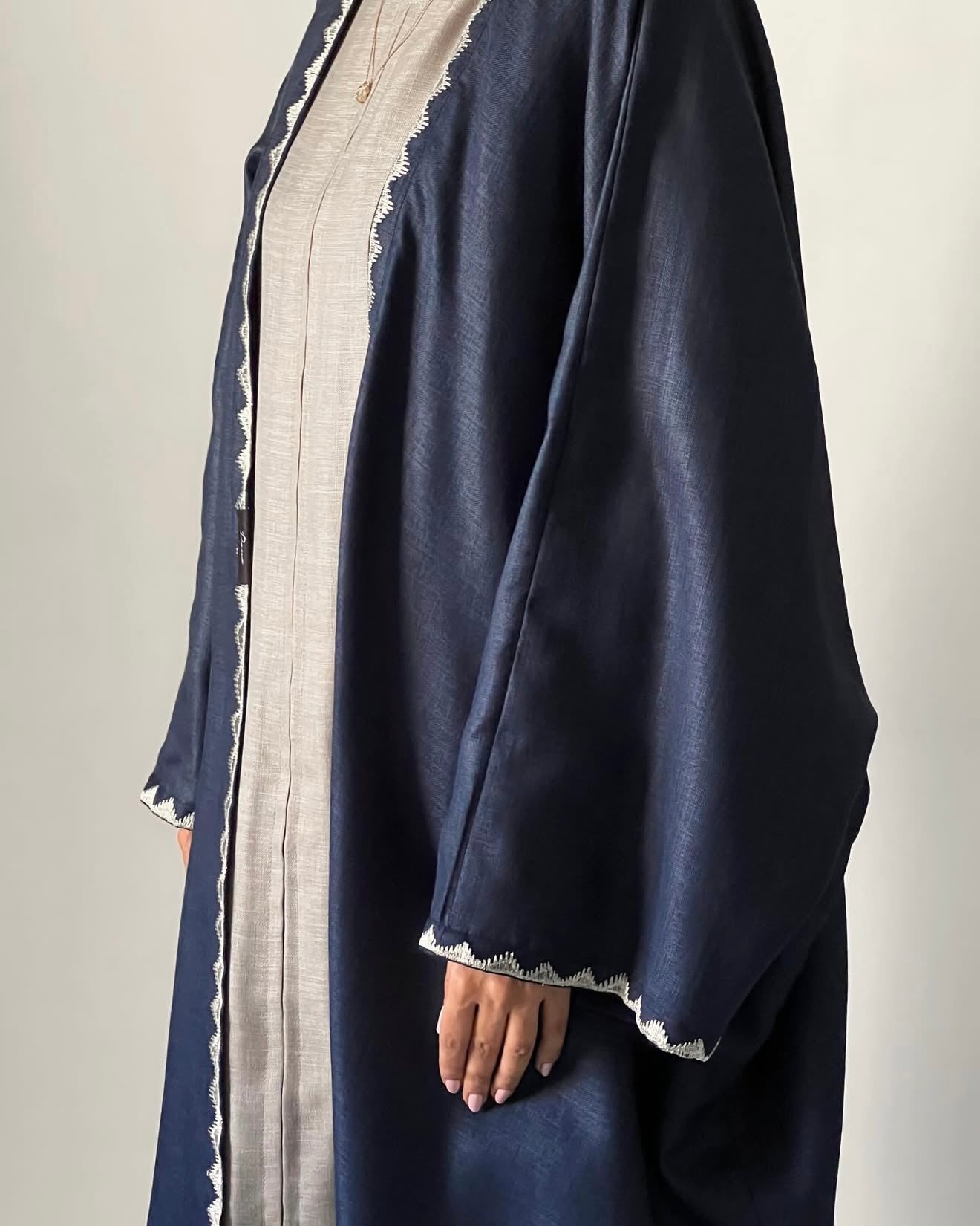 Triangles linen abaya in half bisht
