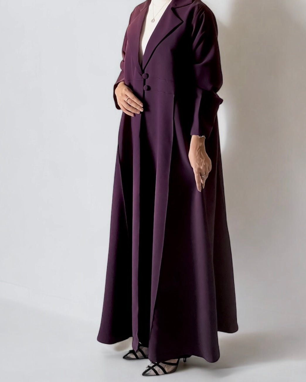 Collar crepe abaya with two buttons