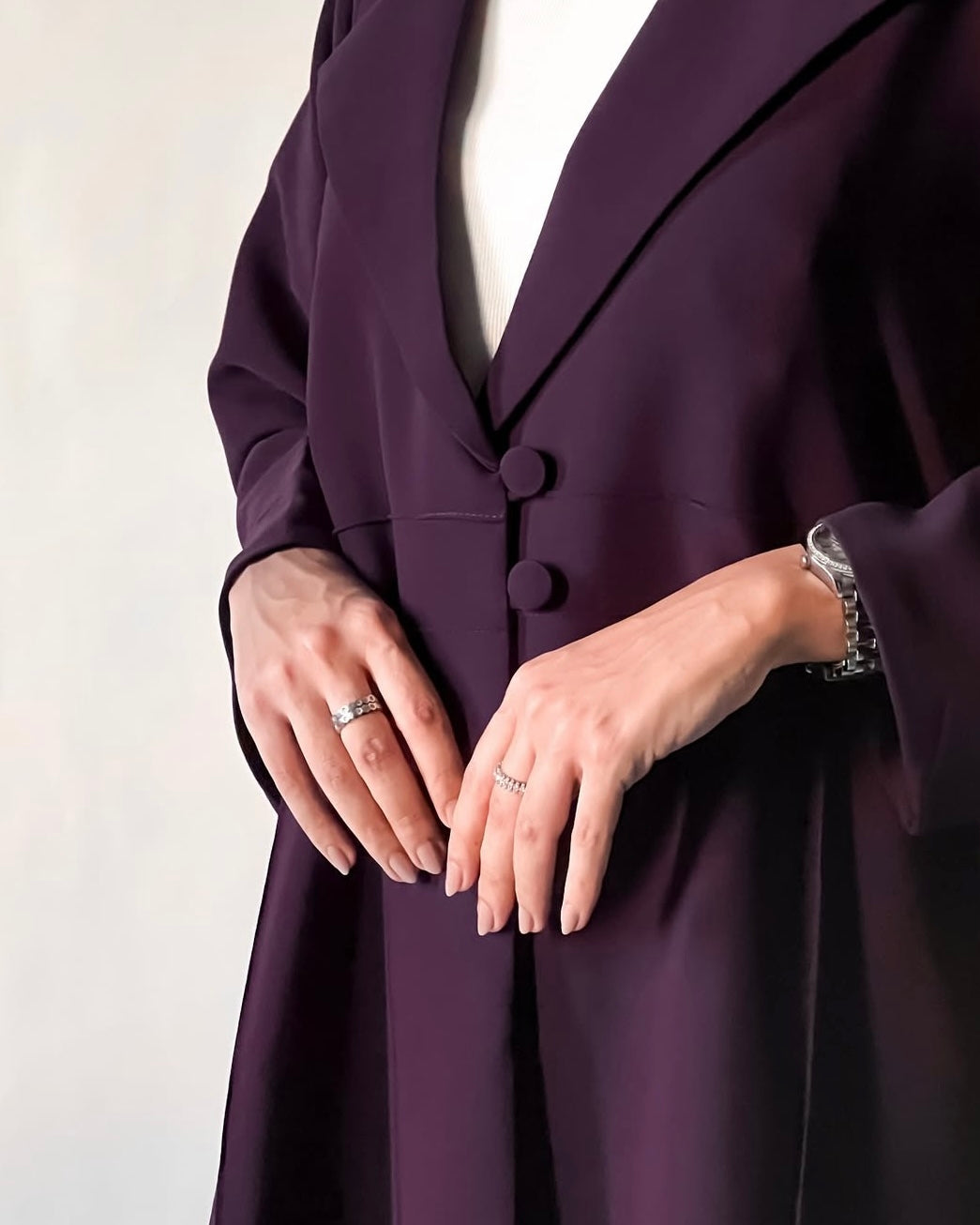 Collar crepe abaya with two buttons