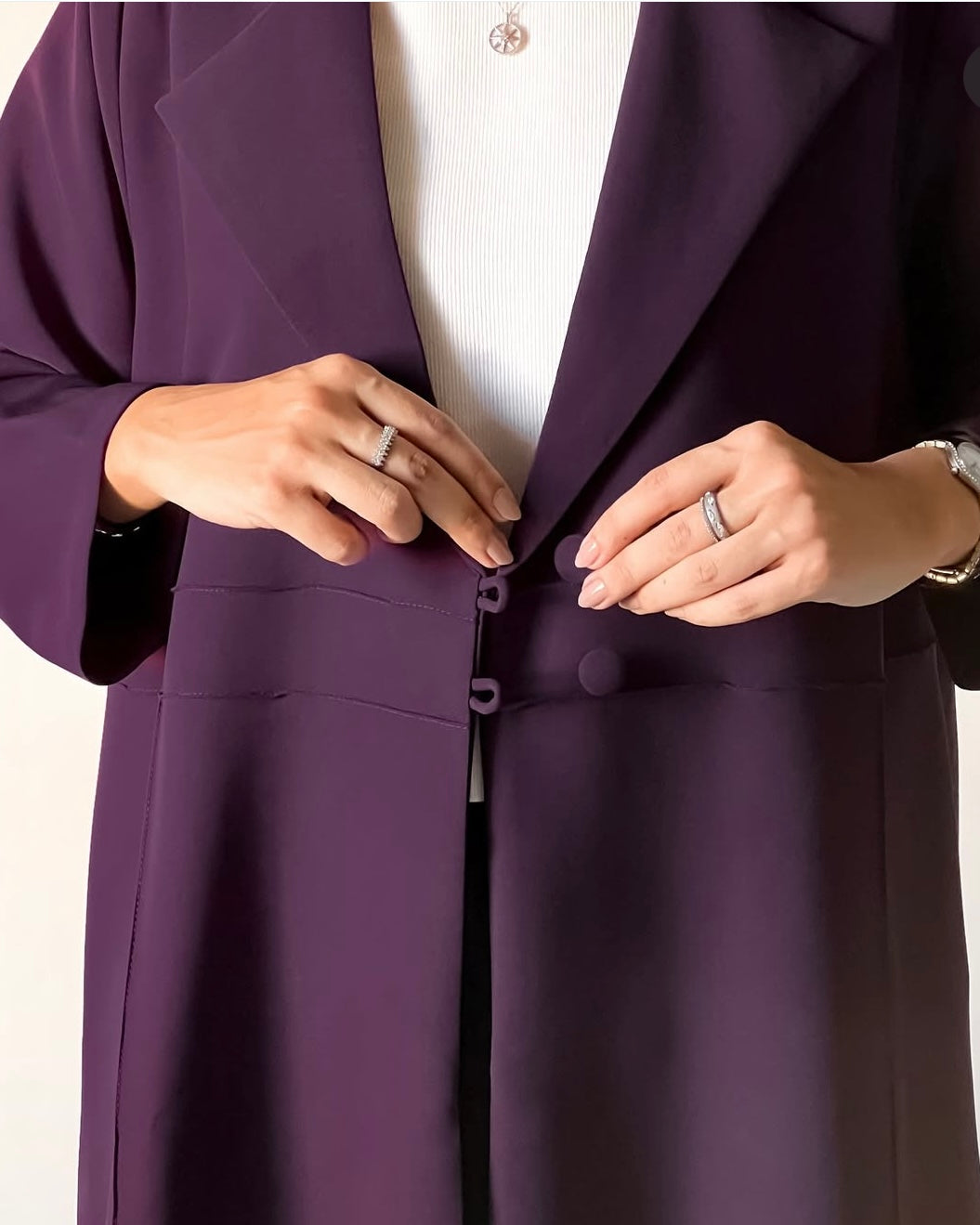 Collar crepe abaya with two buttons