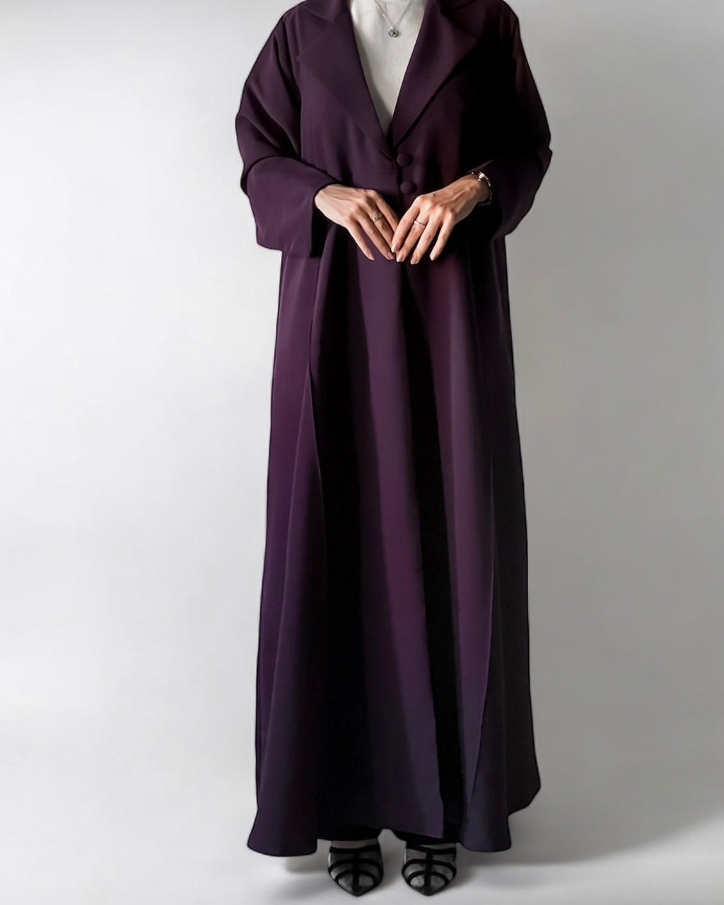Collar crepe abaya with two buttons