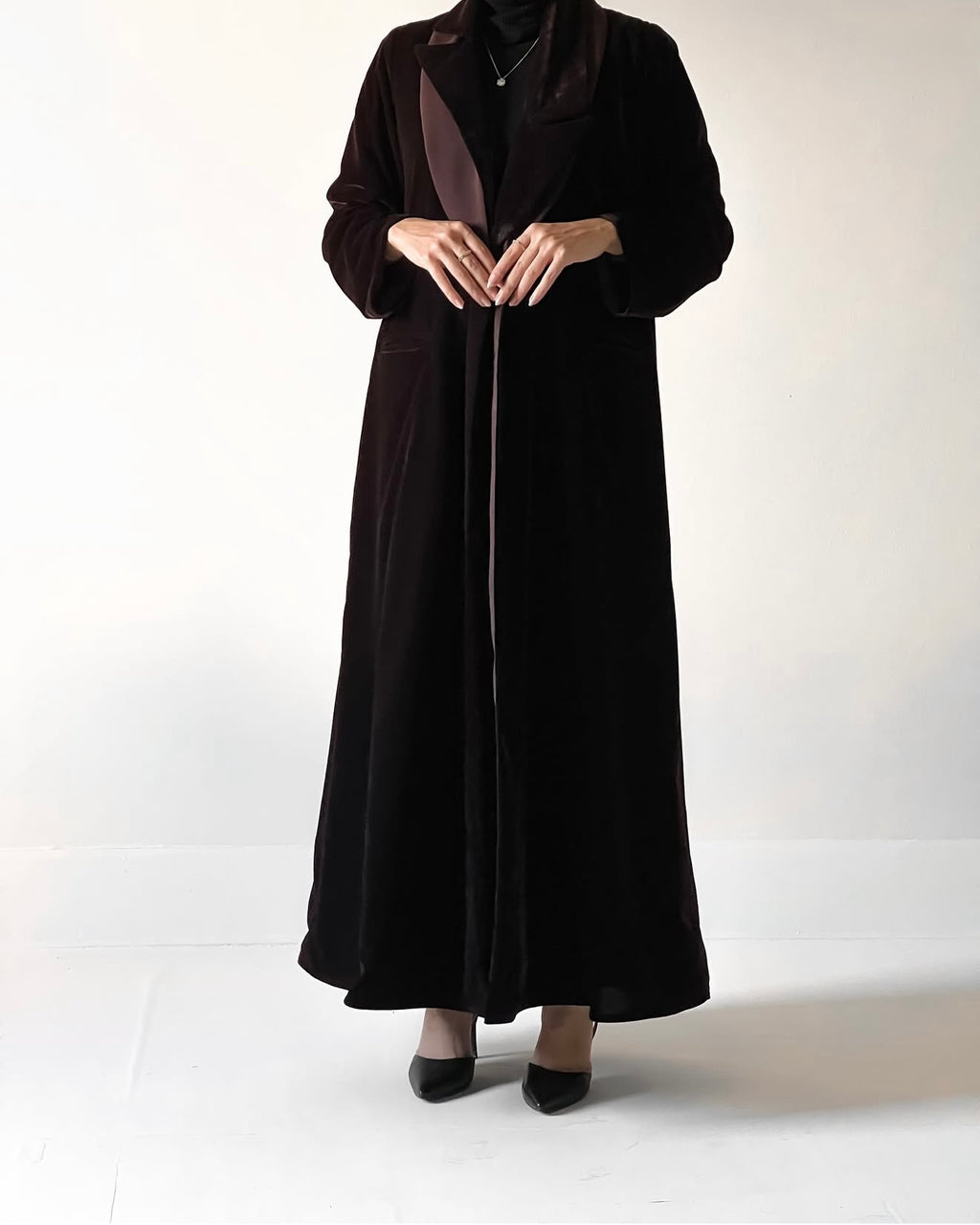 Double collar velvet & crepe abaya in blazer cut