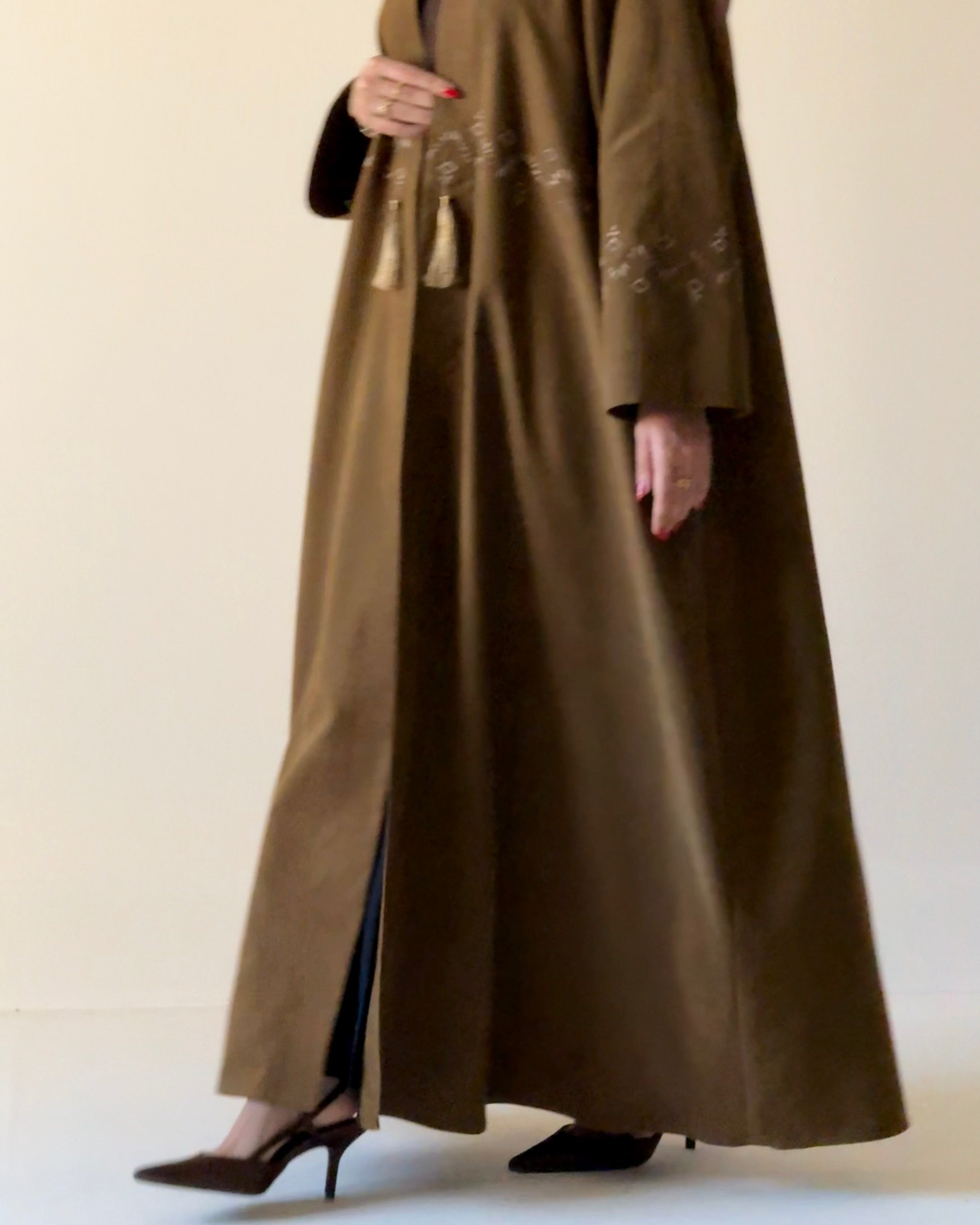 Silk chamois half bisht abaya with embroidery